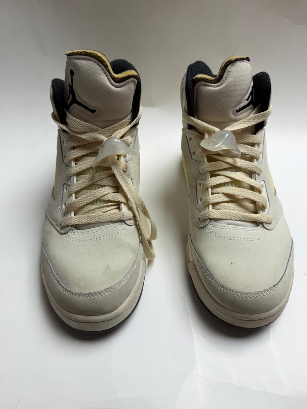 Air Jordan 5 Retro SE "Sail"
Men’s Sneakers in Cream, Black, and Yellow Trim